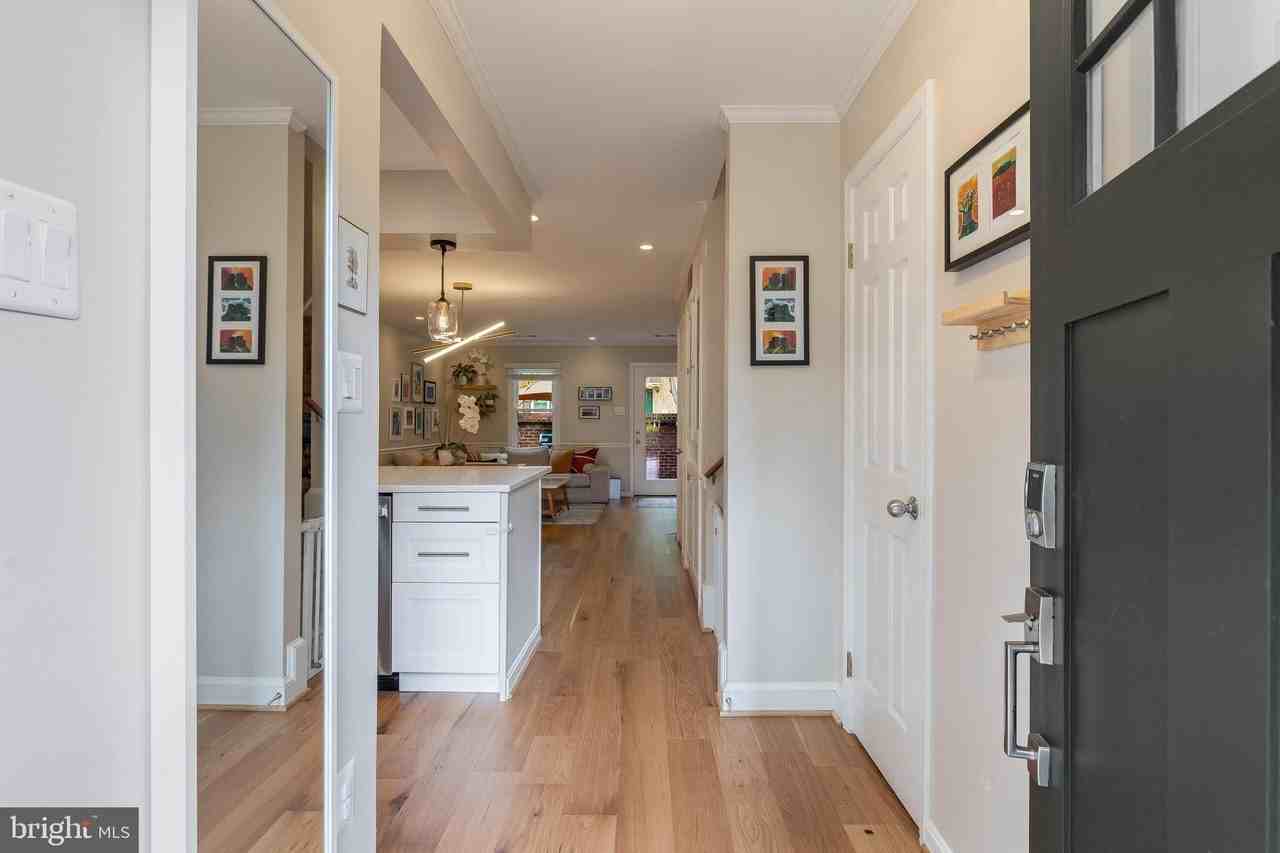 1126 N Taylor St #1 - Photo 3 of 32