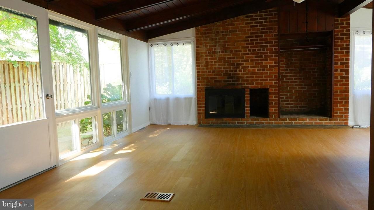 3333 Hemlock Dr - Photo 4 of 21