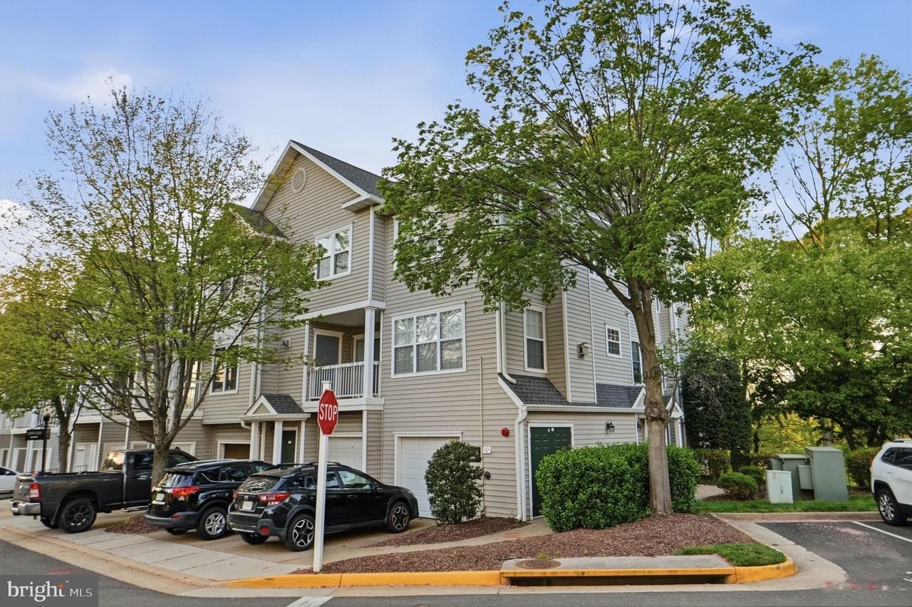 12796 Fair Briar Ln - Photo 3 of 31