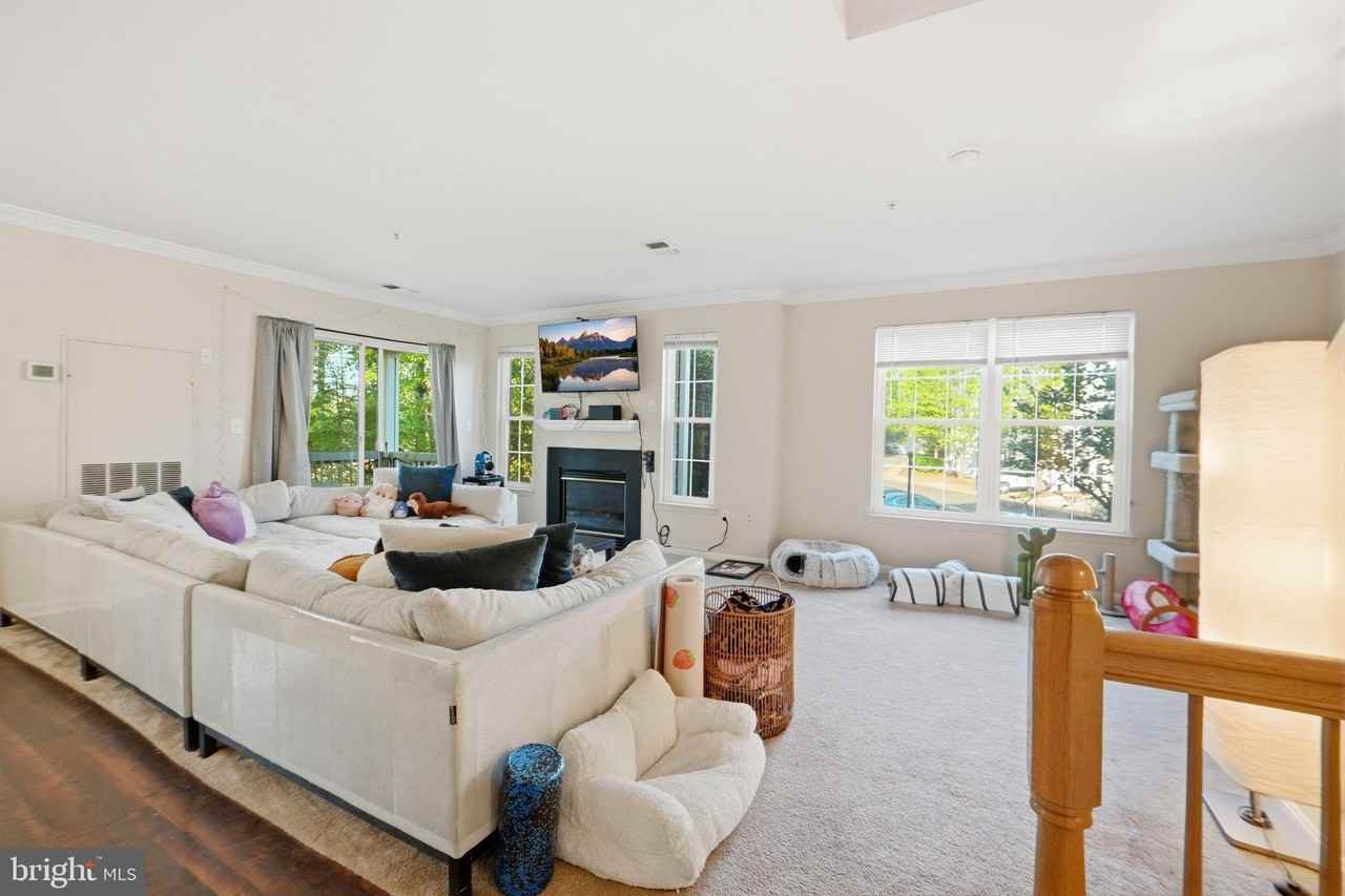 12796 Fair Briar Ln - Photo 4 of 31