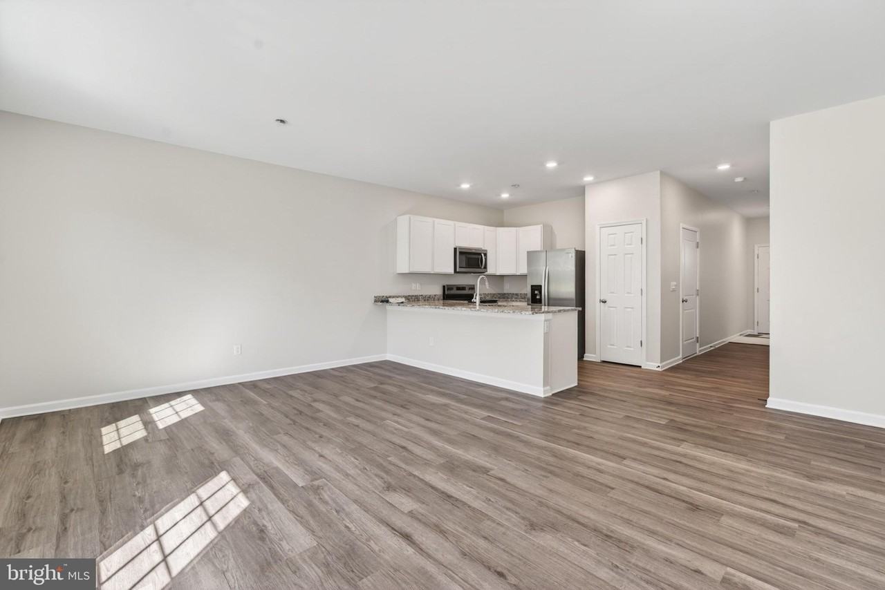 183 Caterpillar Dr - Photo 7 of 38
