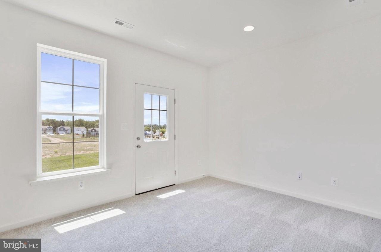 Tracy Way - Photo 5 of 12