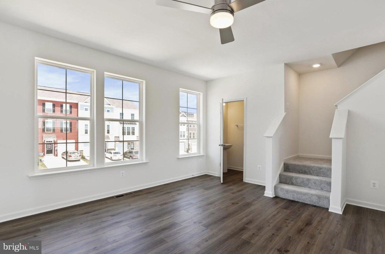 Tracy Way - Photo 7 of 12