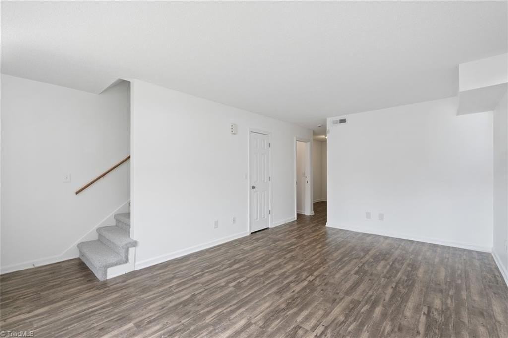 1019 Cedar Place Ct - Photo 7 of 33