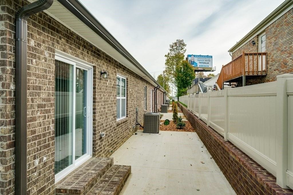 121 Hudgens Ct - Photo 2 of 21