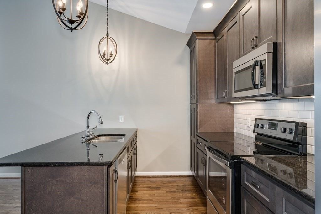 121 Hudgens Ct - Photo 7 of 21