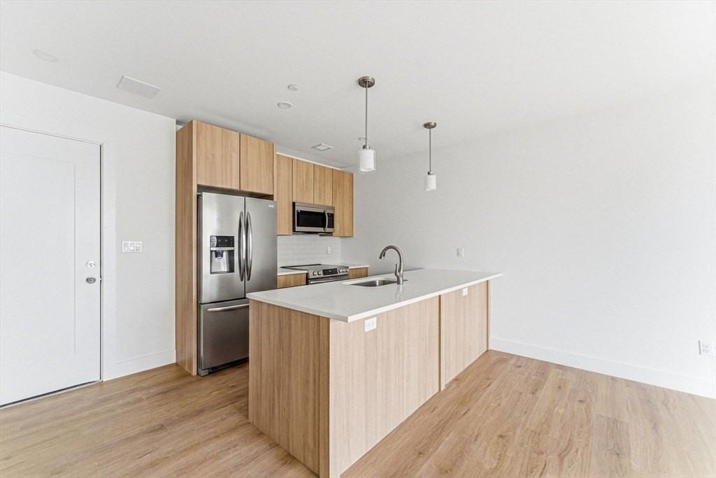 1035 Commonwealth Ave #209