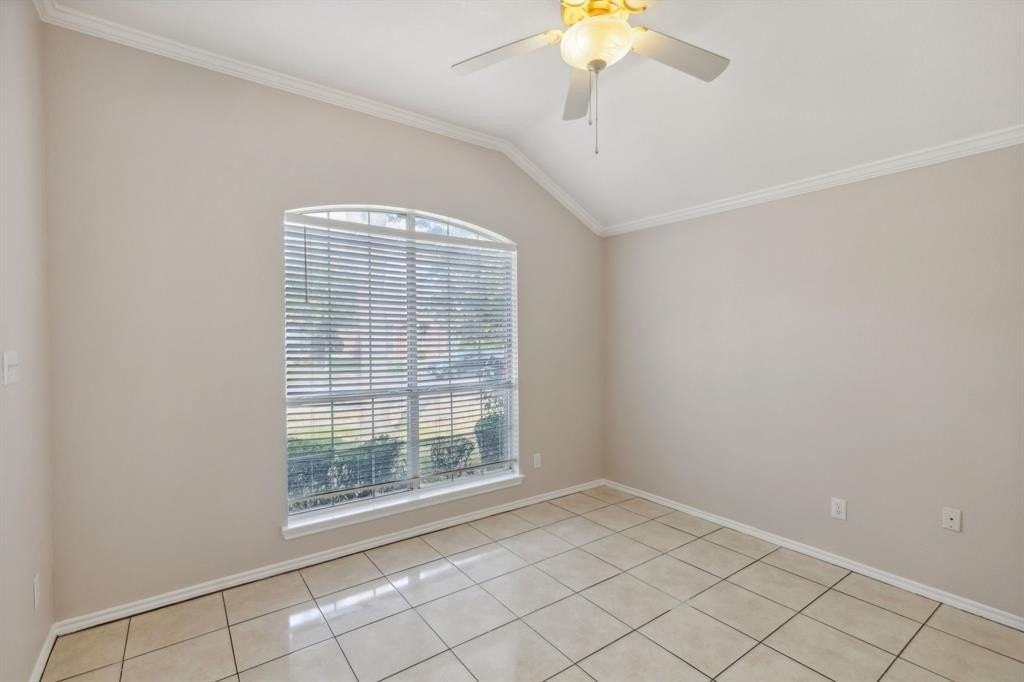 5621 Phoenix Dr - Photo 7 of 40