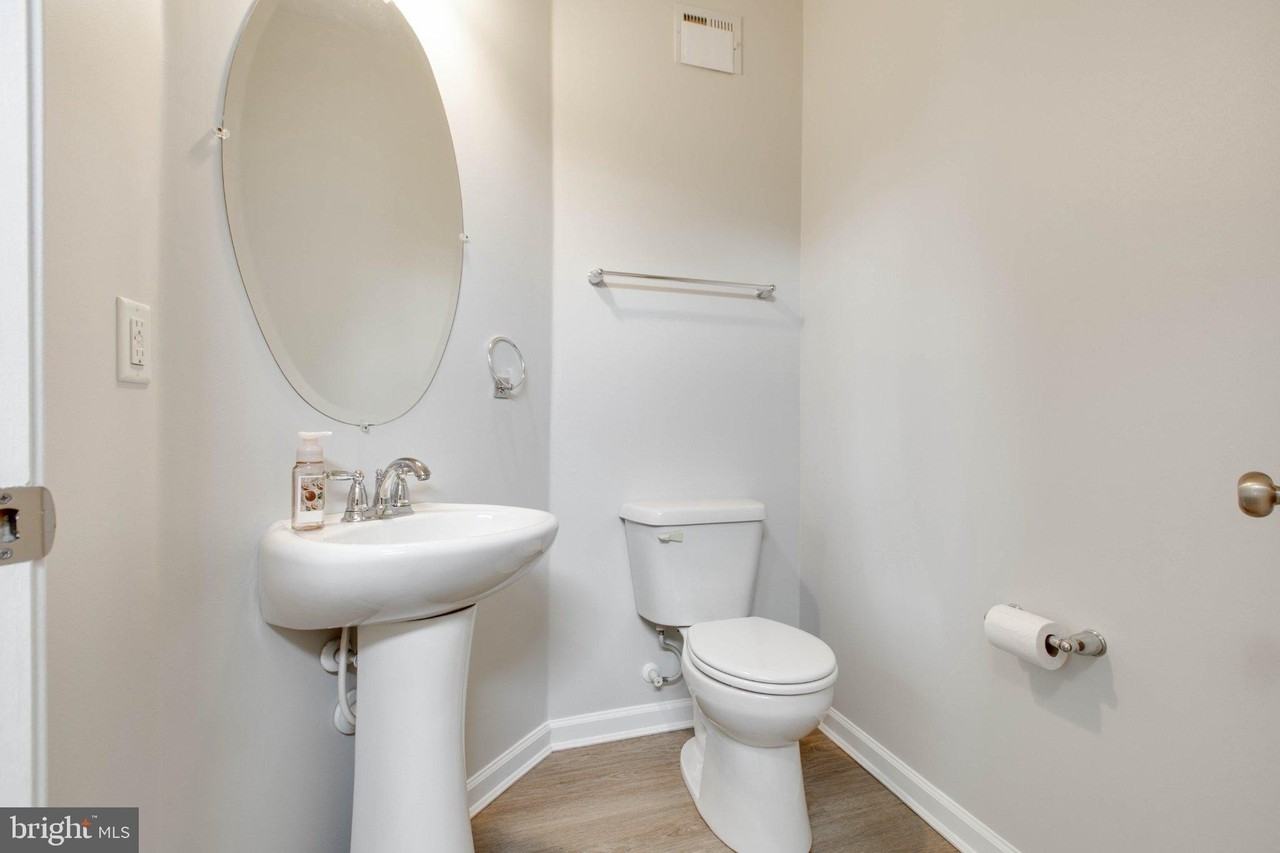 7599 Taunton Ct - Photo 6 of 50