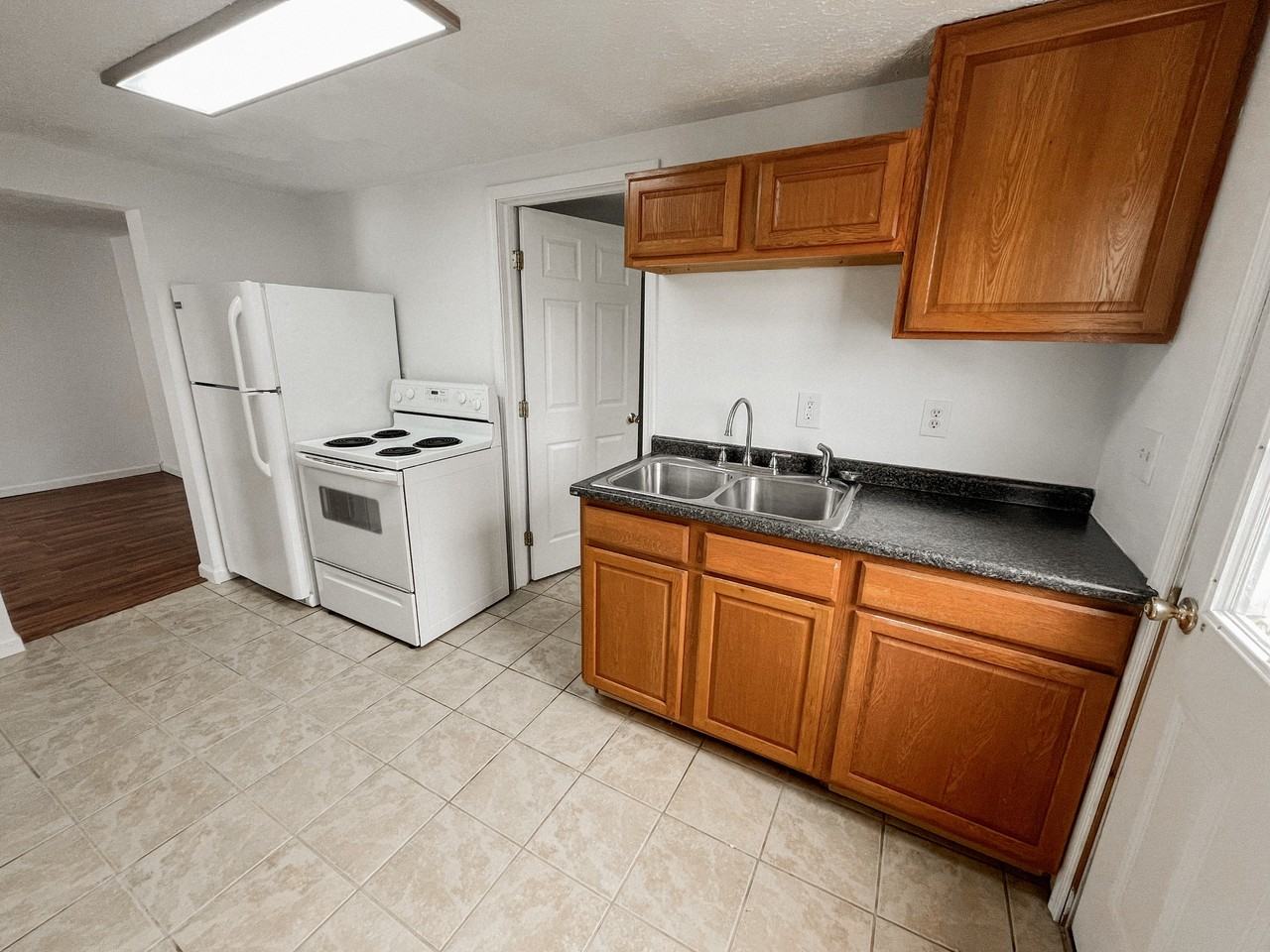 351 W Main St Uppr - Photo 3 of 22