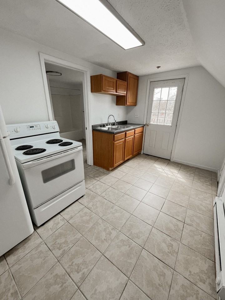 351 W Main St Uppr - Photo 4 of 22