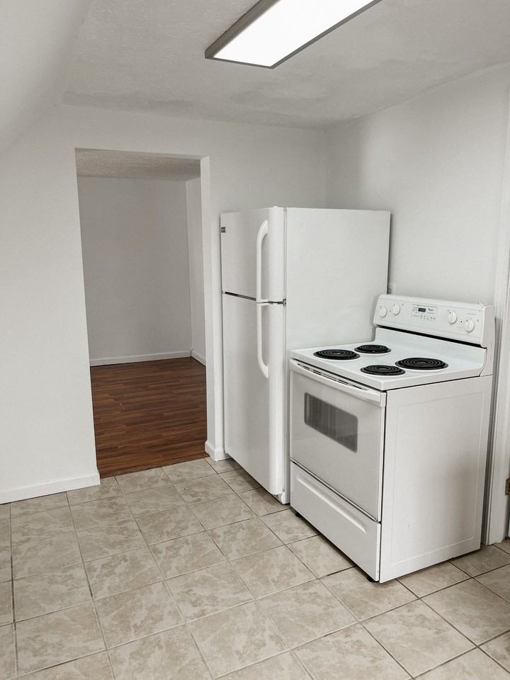 351 W Main St Uppr - Photo 5 of 22