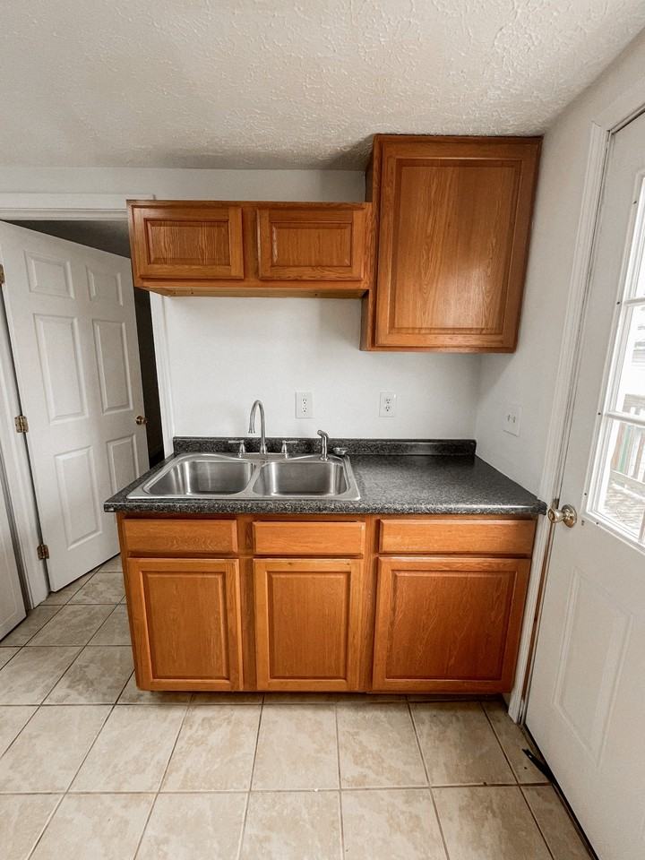 351 W Main St Uppr - Photo 6 of 22