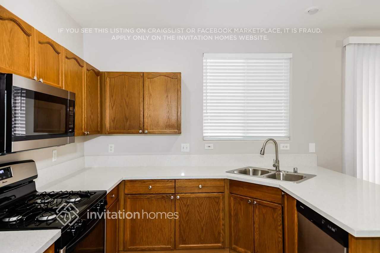 1180 Antoinette St - Photo 6 of 17