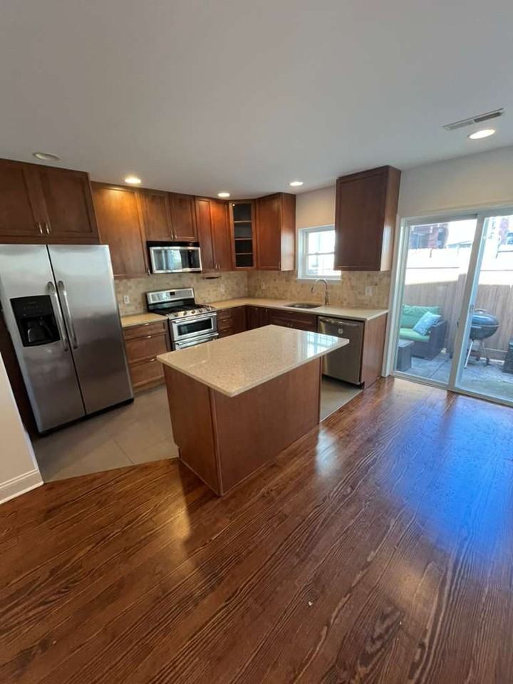 2033 Kater St #1 - Photo 4 of 17