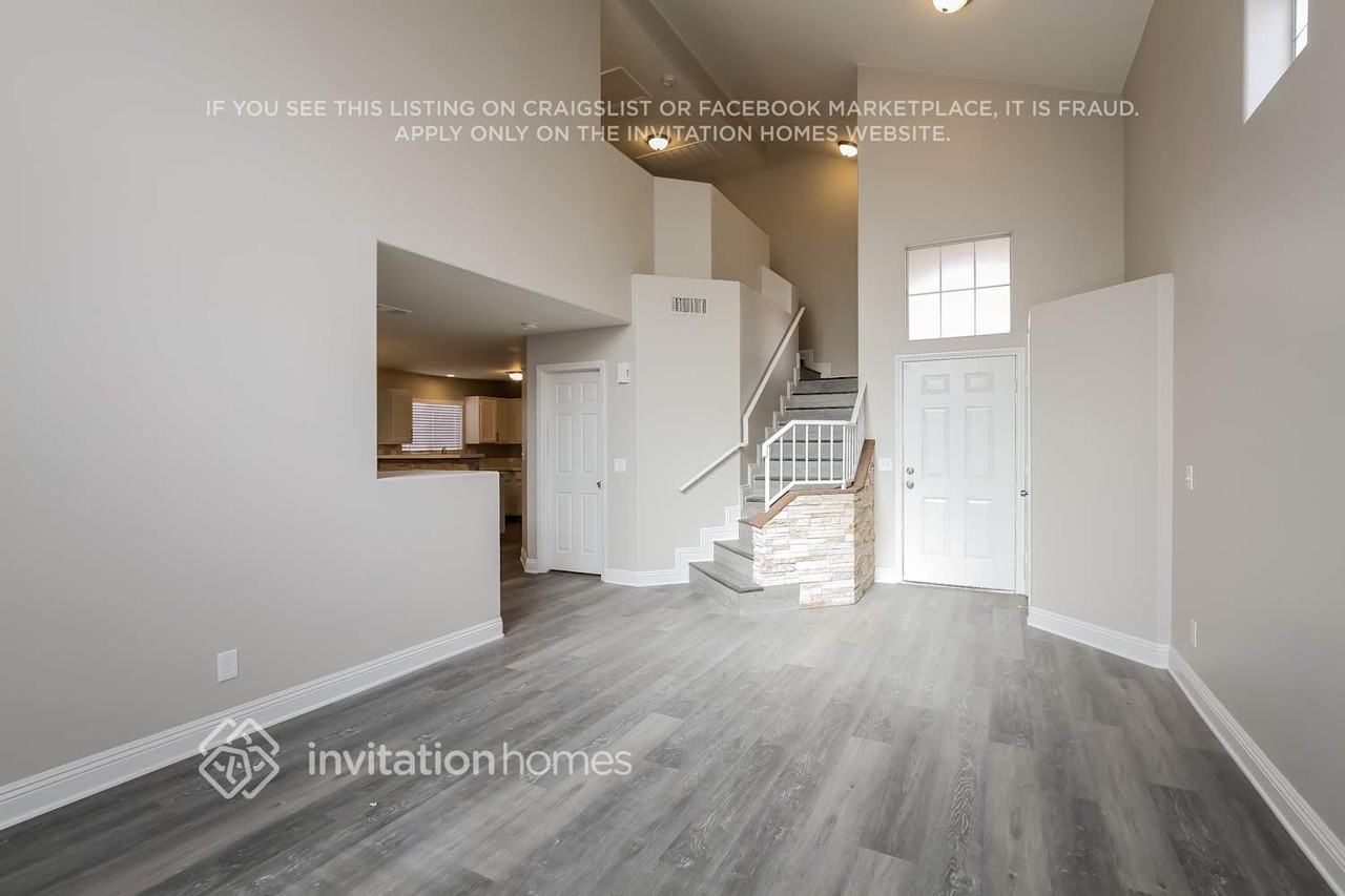 2329 Whitney Peak Way - Photo 3 of 16