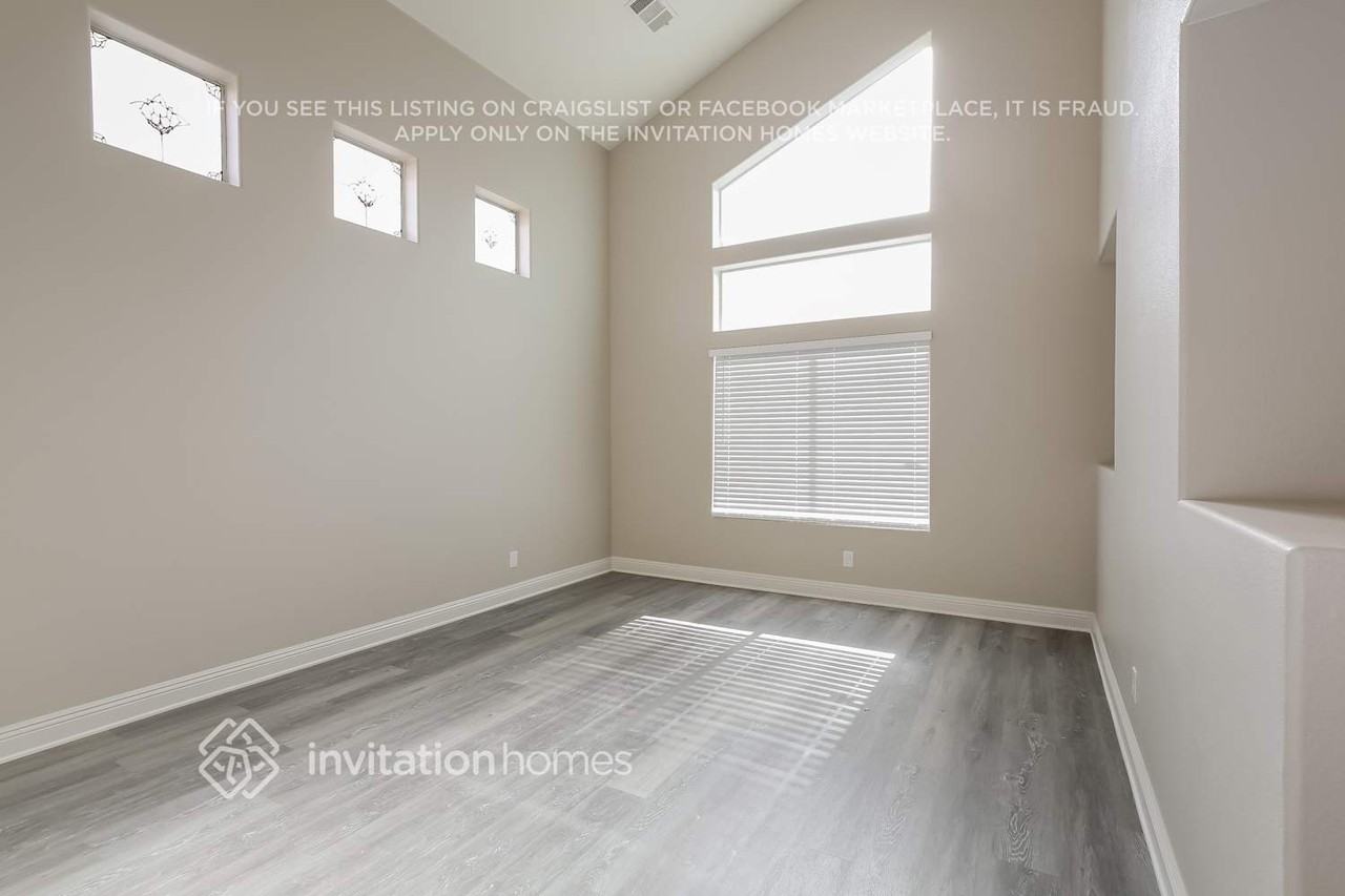 2329 Whitney Peak Way - Photo 4 of 16