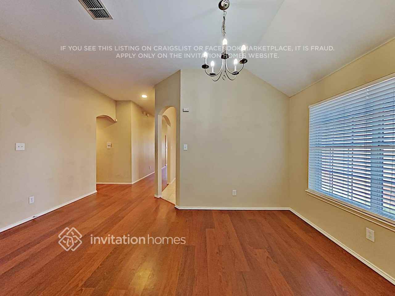 1112 Sweetwater Dr - Photo 4 of 16