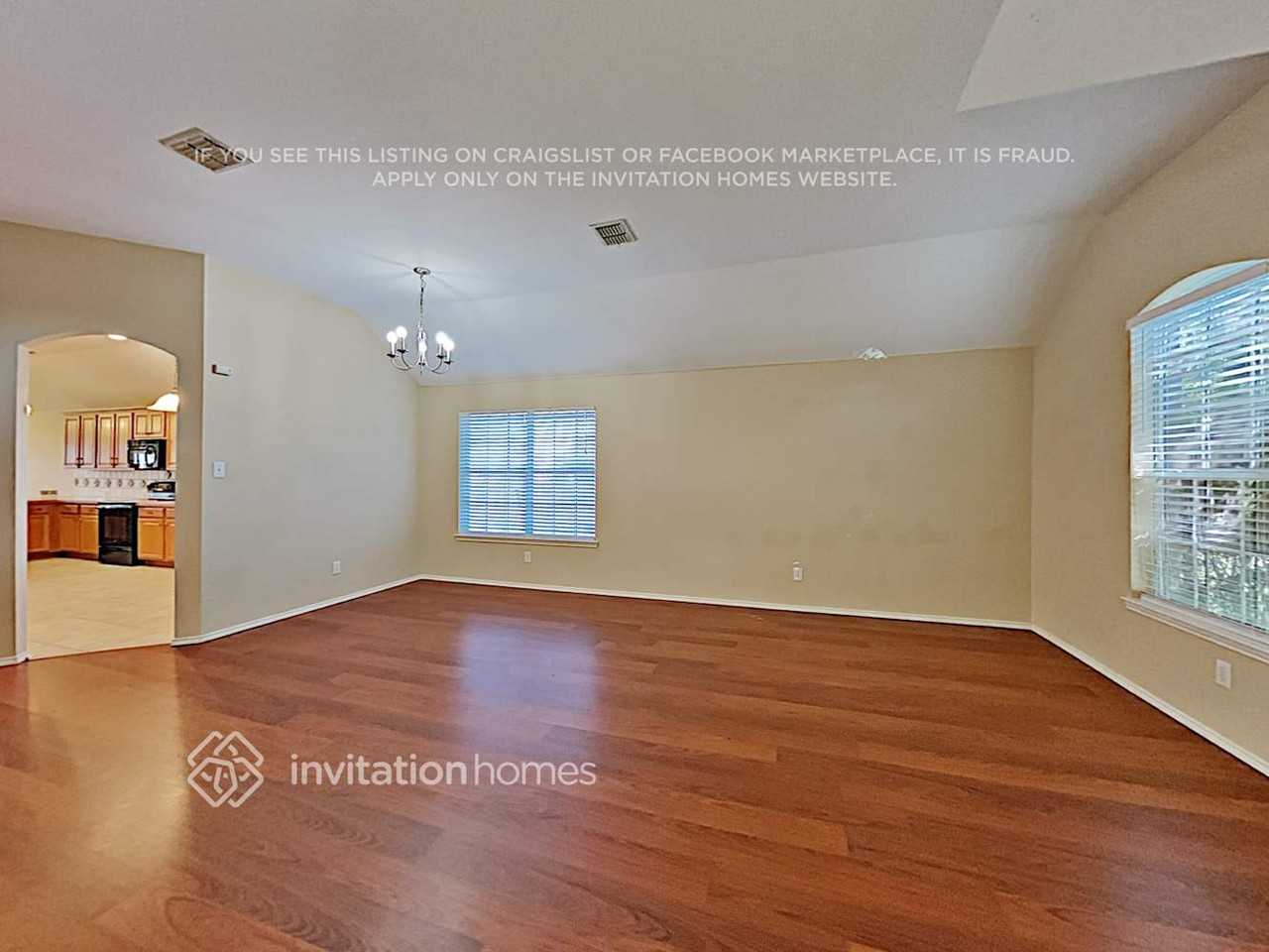 1112 Sweetwater Dr - Photo 5 of 16