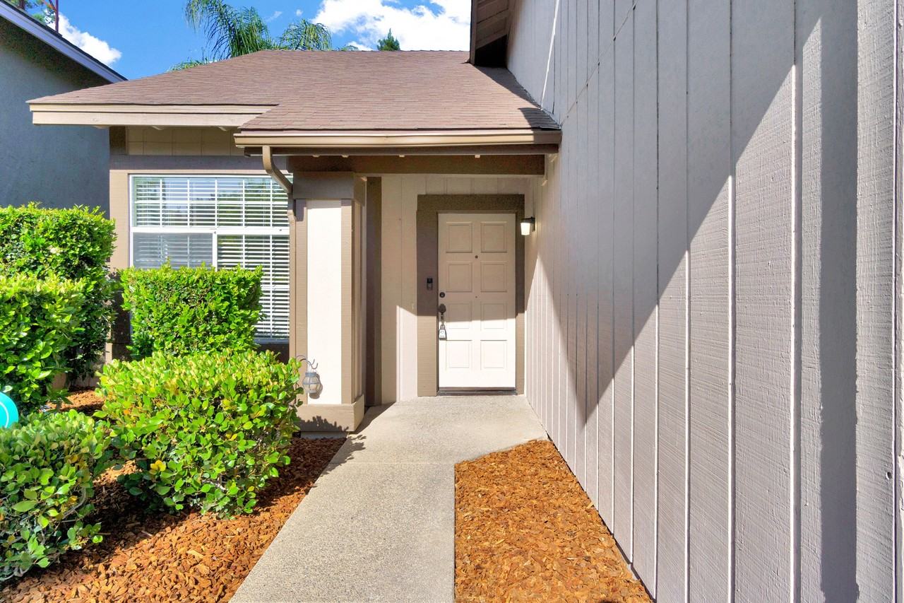 6733 N Warren Ave #1 - Photo 3 of 33