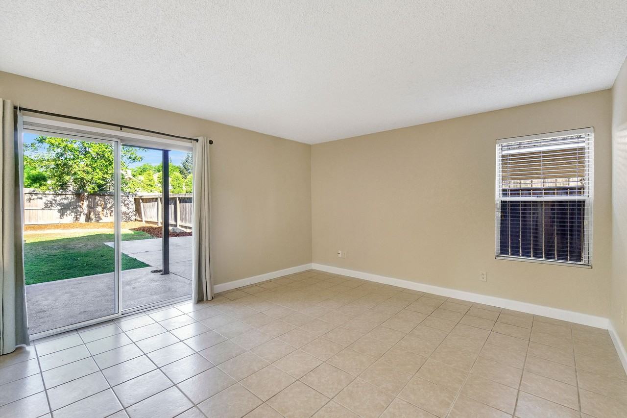 6733 N Warren Ave #1 - Photo 6 of 33