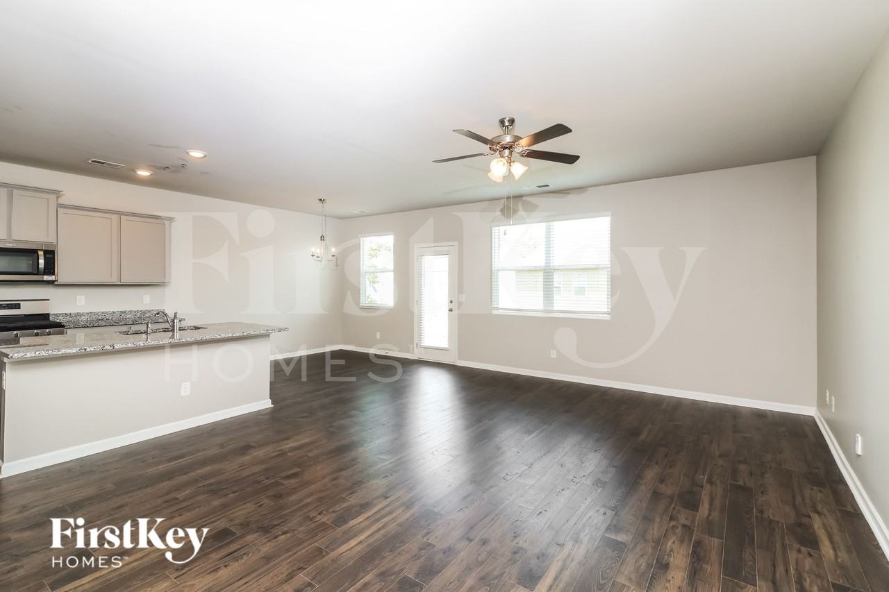 58 Lauritsen Way - Photo 3 of 19