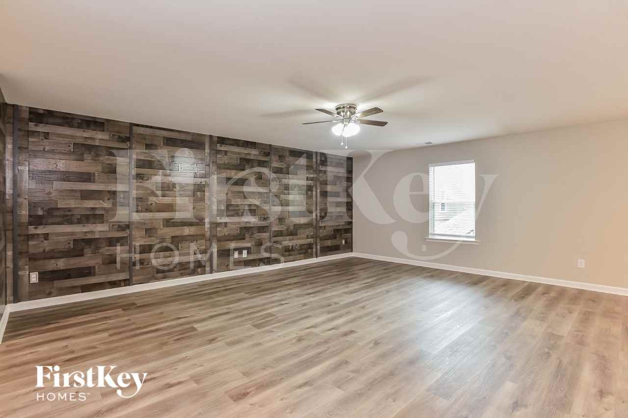 304 Sportsman Dr - Photo 2 of 18