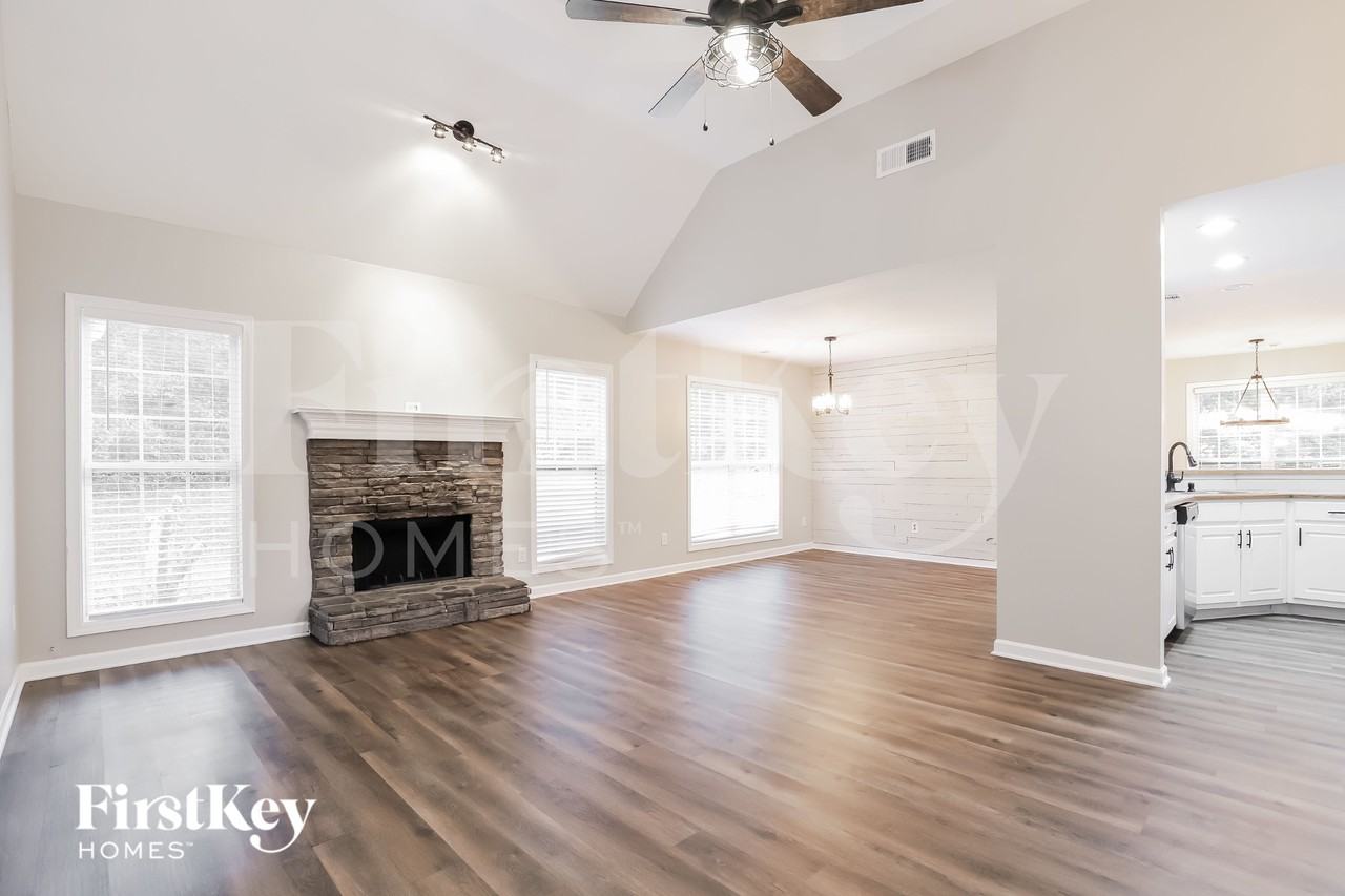 660 Rosebud Ln - Photo 3 of 15