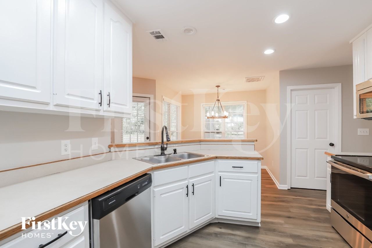 660 Rosebud Ln - Photo 6 of 15