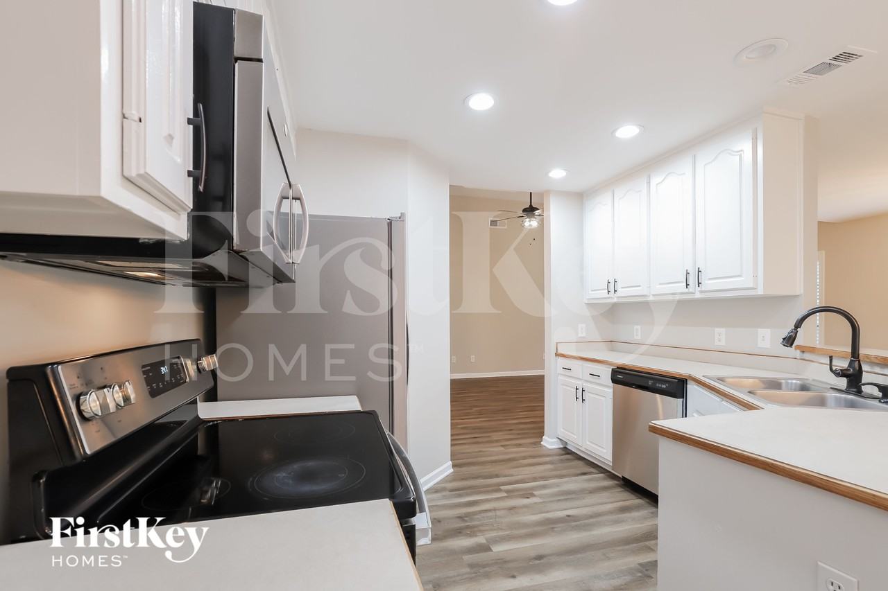 660 Rosebud Ln - Photo 7 of 15