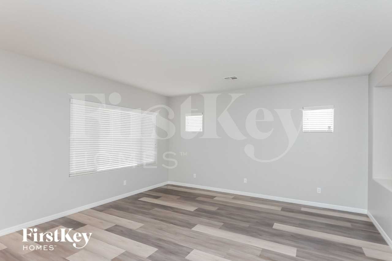 5595 Criollo Dr - Photo 4 of 18