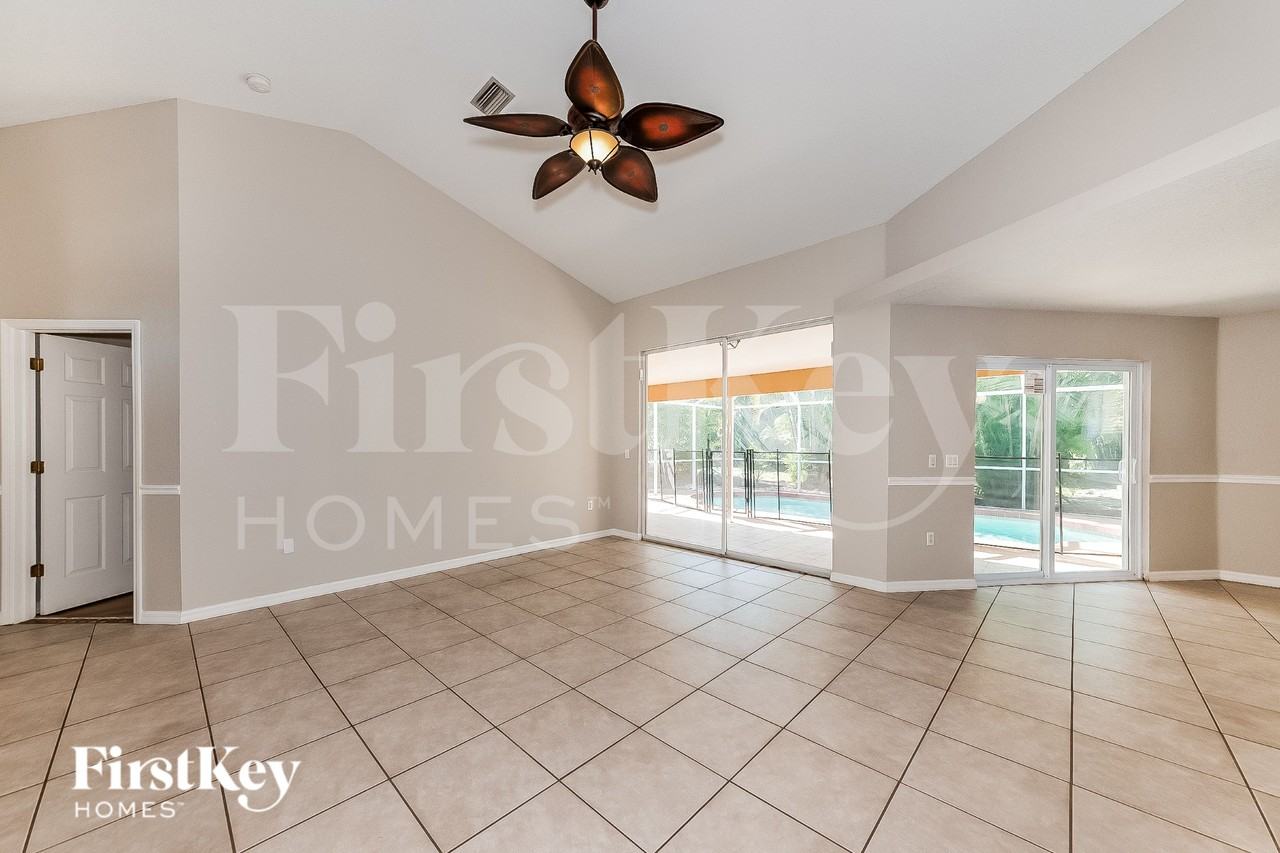 5065 Hansard Ave - Photo 4 of 17