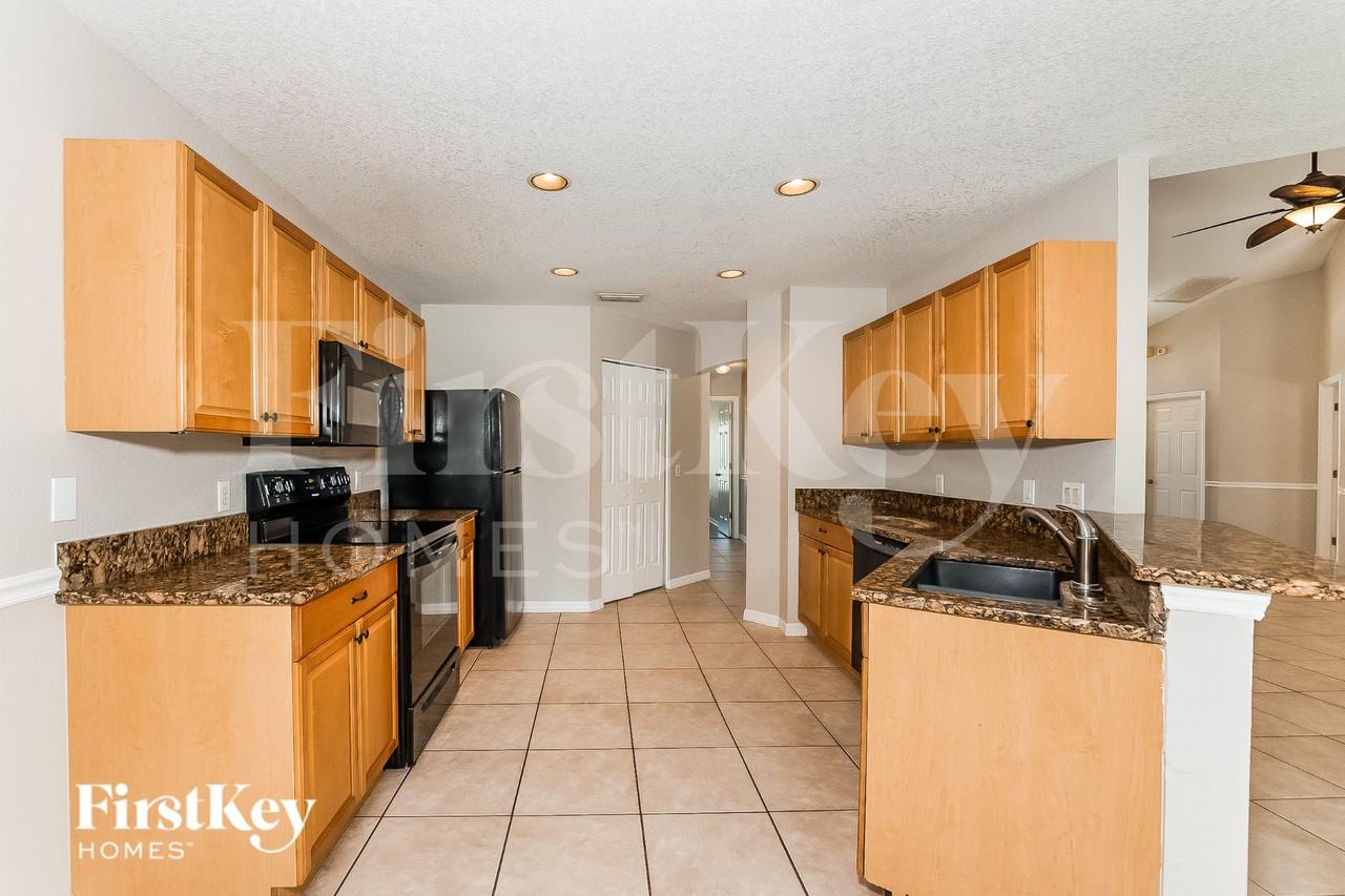 5065 Hansard Ave - Photo 6 of 17