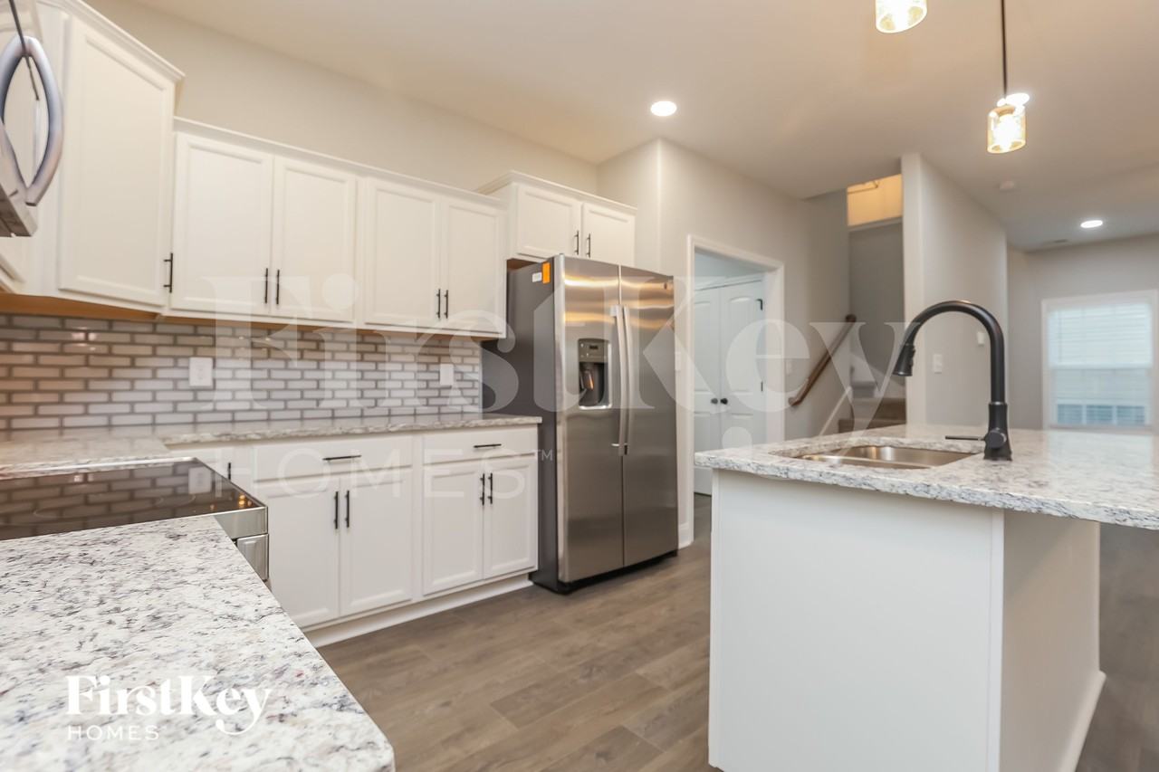 1098 Winesap Rd - Photo 7 of 15