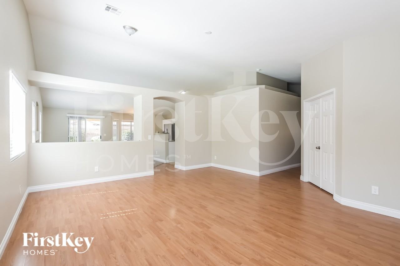 811 Mesa Pine Ct - Photo 3 of 18