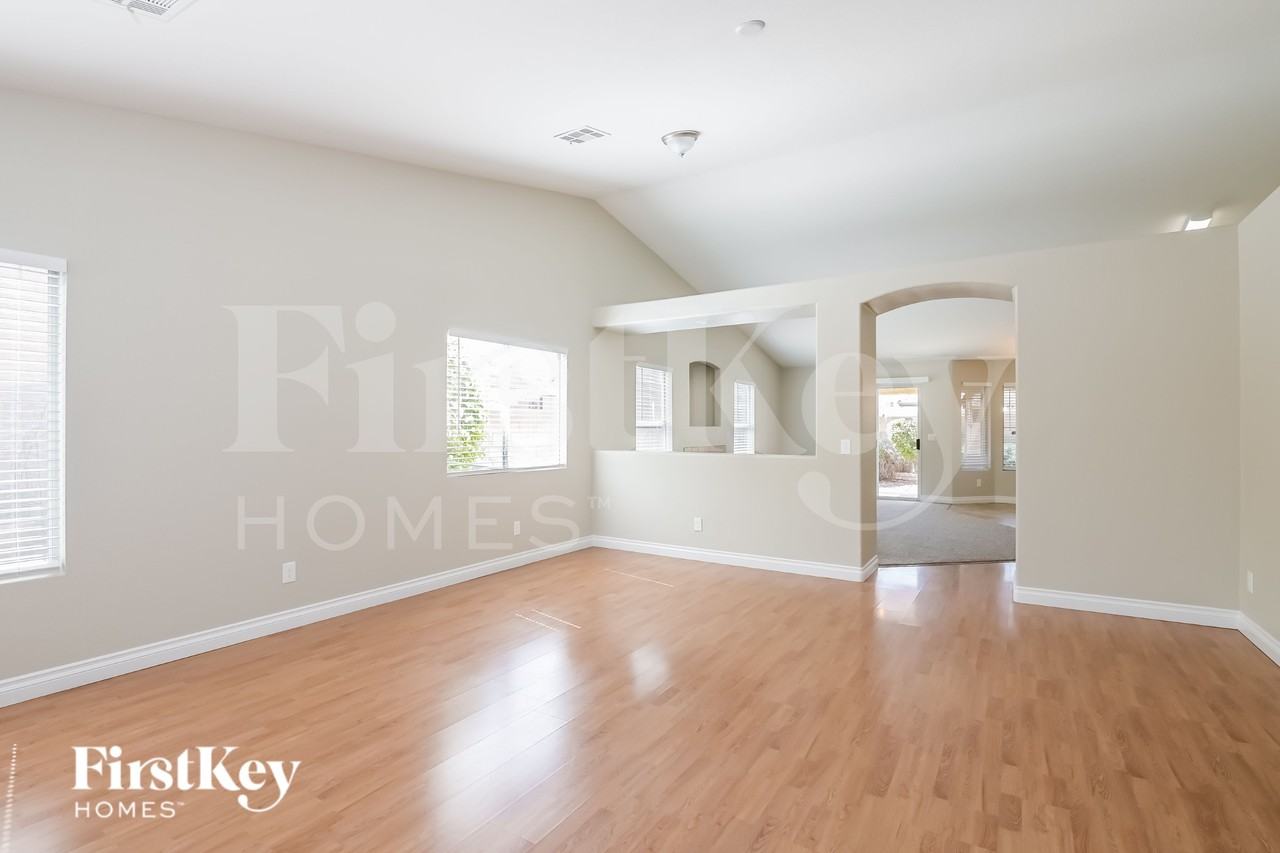 811 Mesa Pine Ct - Photo 5 of 18