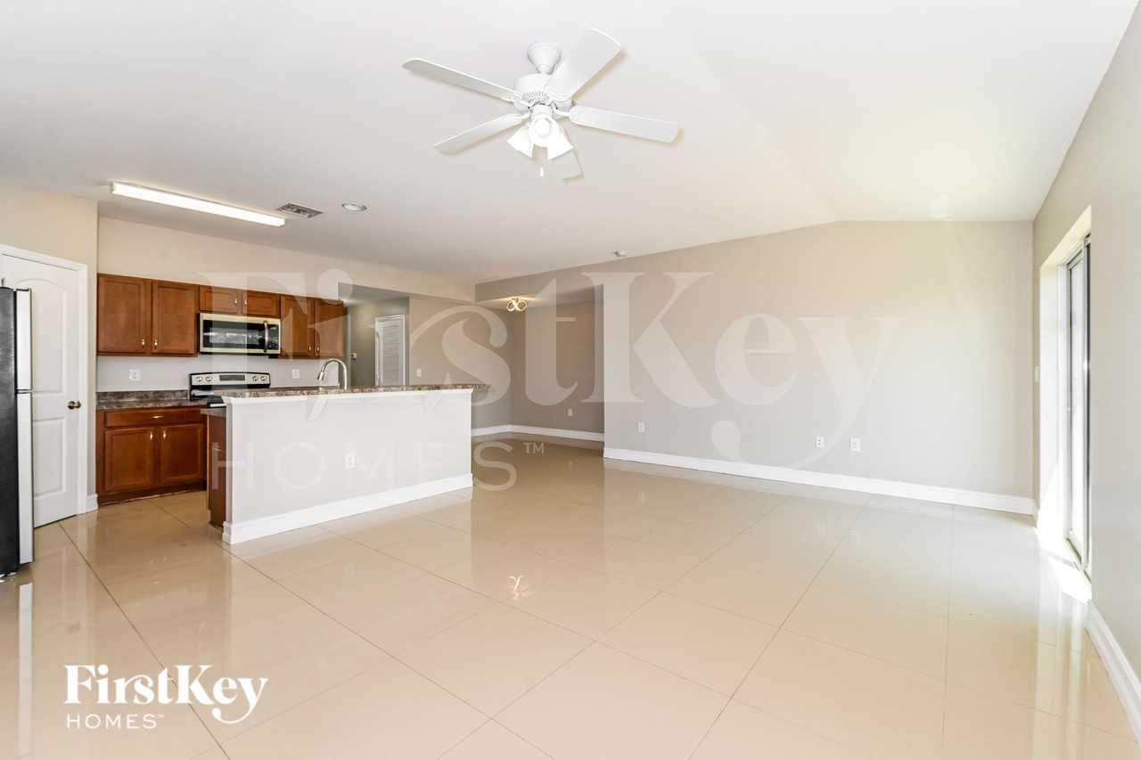 601 Nw 17th Ave - Photo 4 of 19