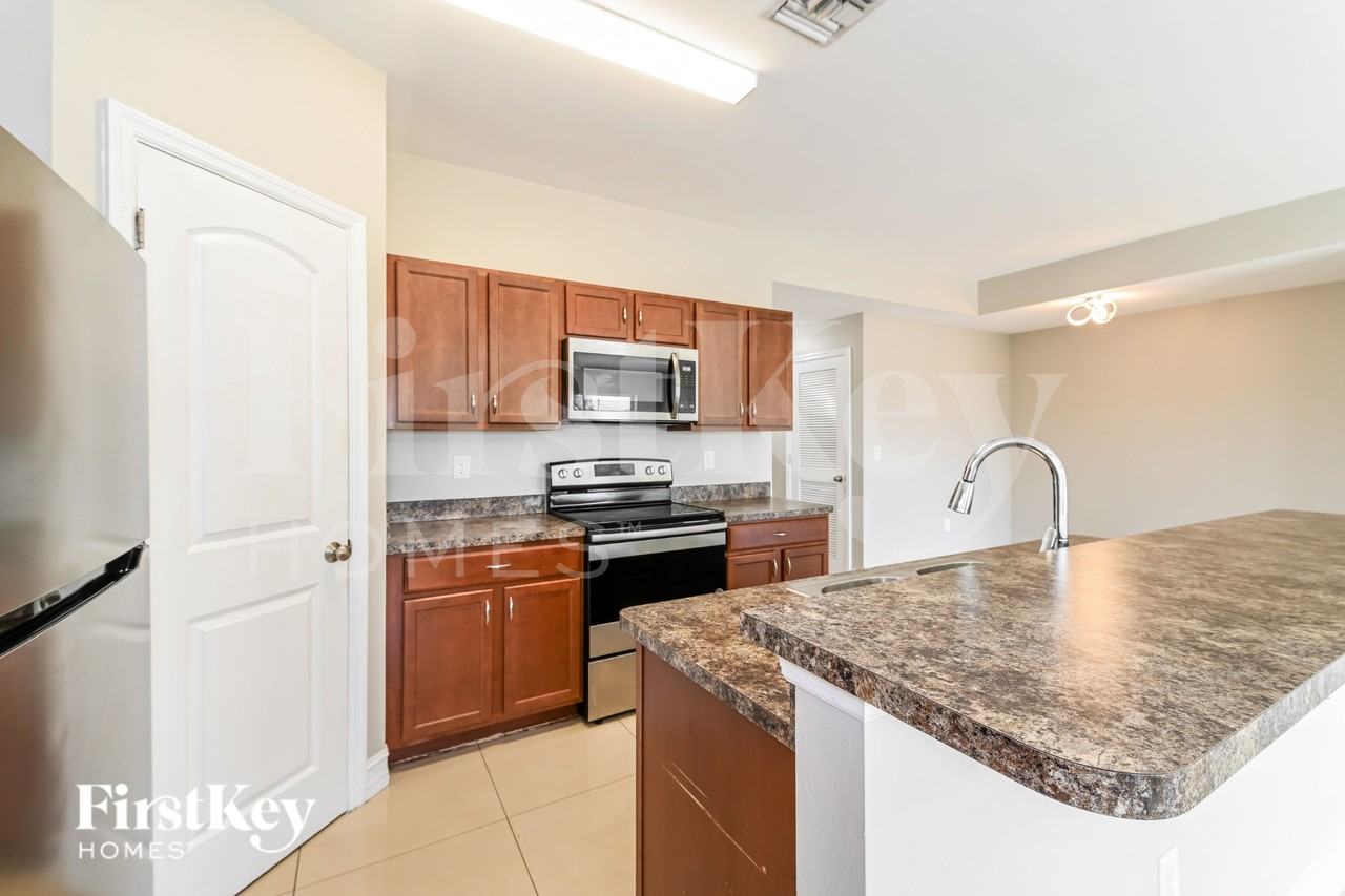 601 Nw 17th Ave - Photo 6 of 19