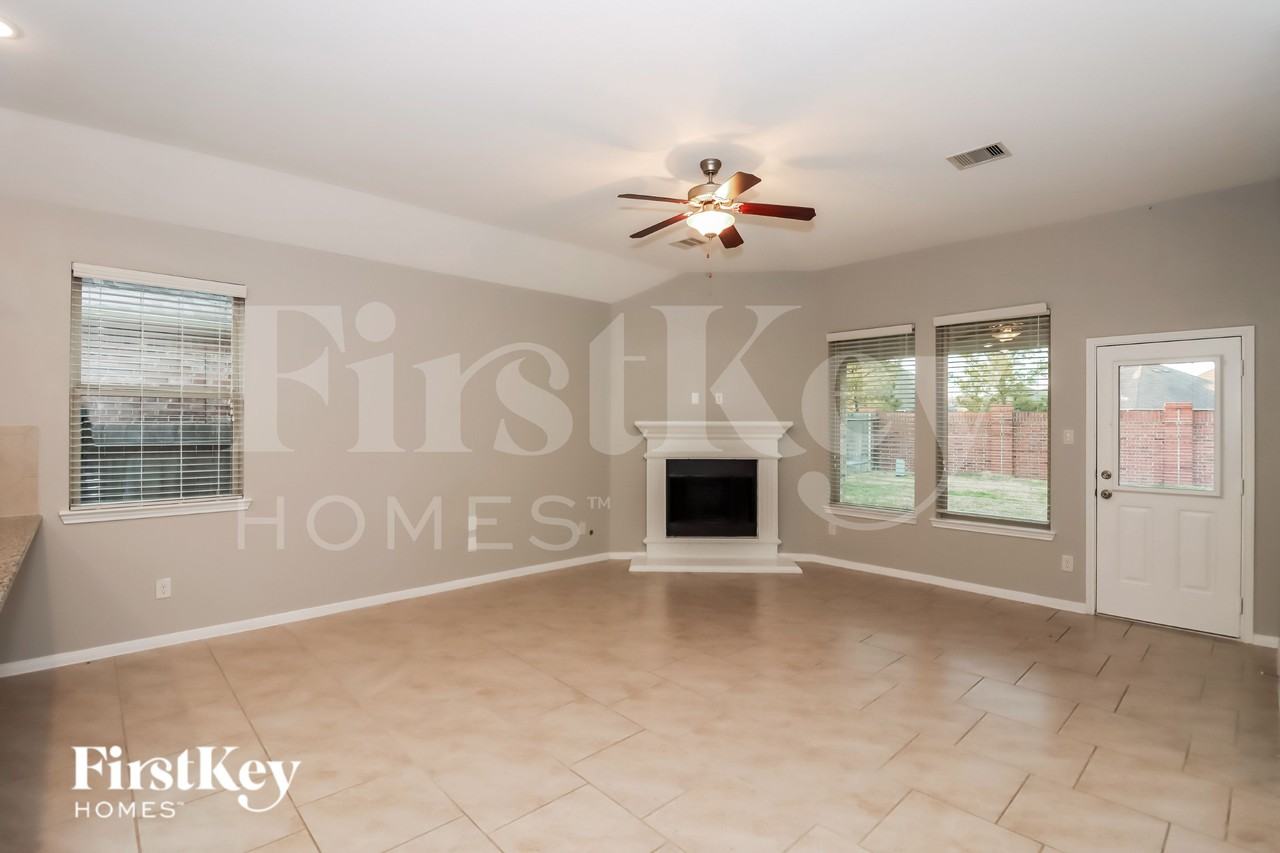 5518 Glenfield Spring Ln - Photo 3 of 18