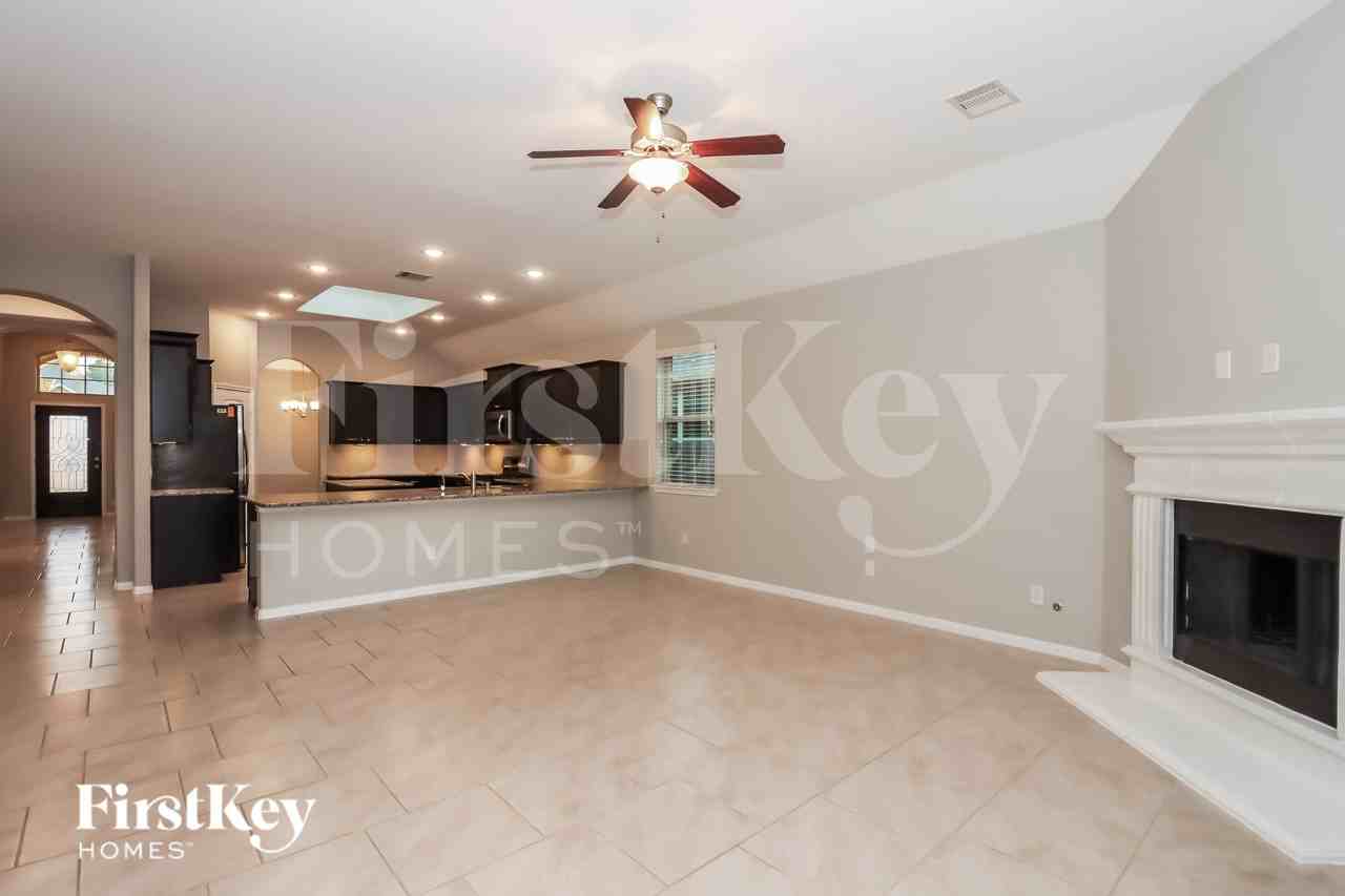 5518 Glenfield Spring Ln - Photo 5 of 18