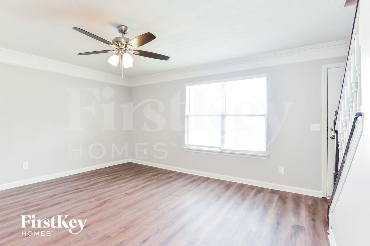 204 Merritt Dr - Photo 3 of 18