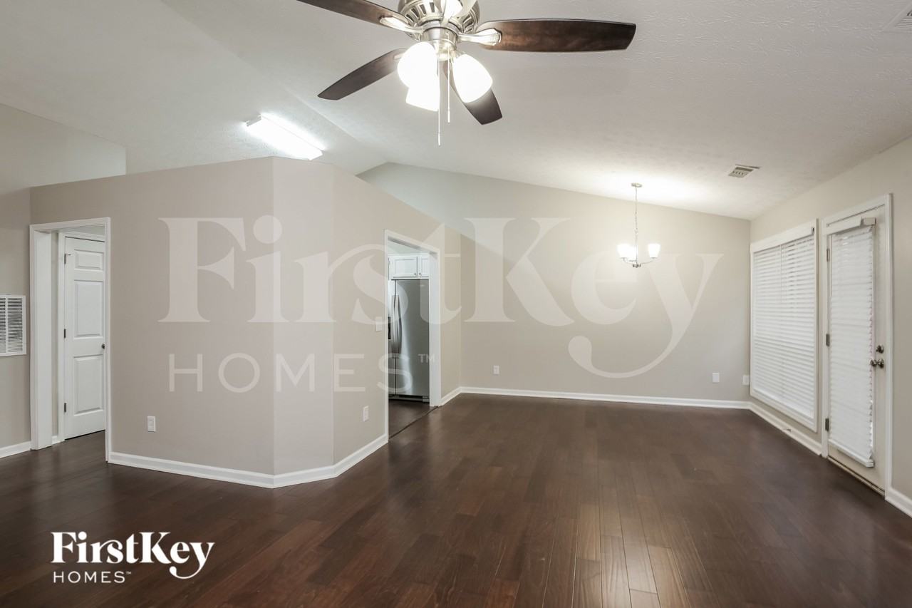 181 Clarion Rd - Photo 4 of 18