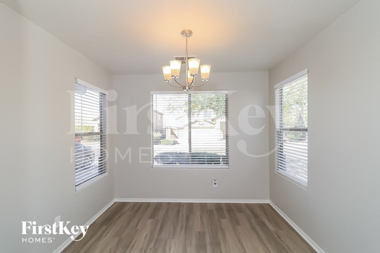 7209 S 45th Ave - Photo 3 of 15