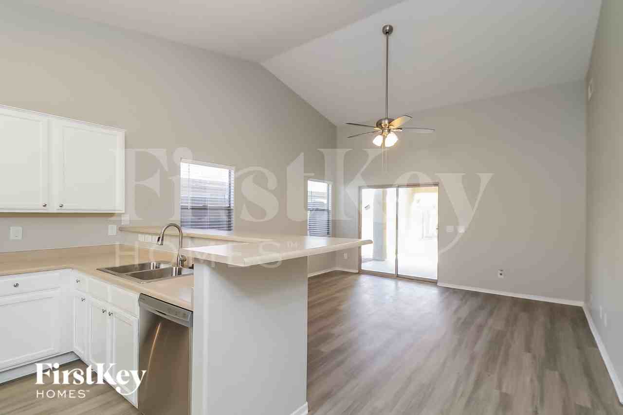 7209 S 45th Ave - Photo 4 of 15