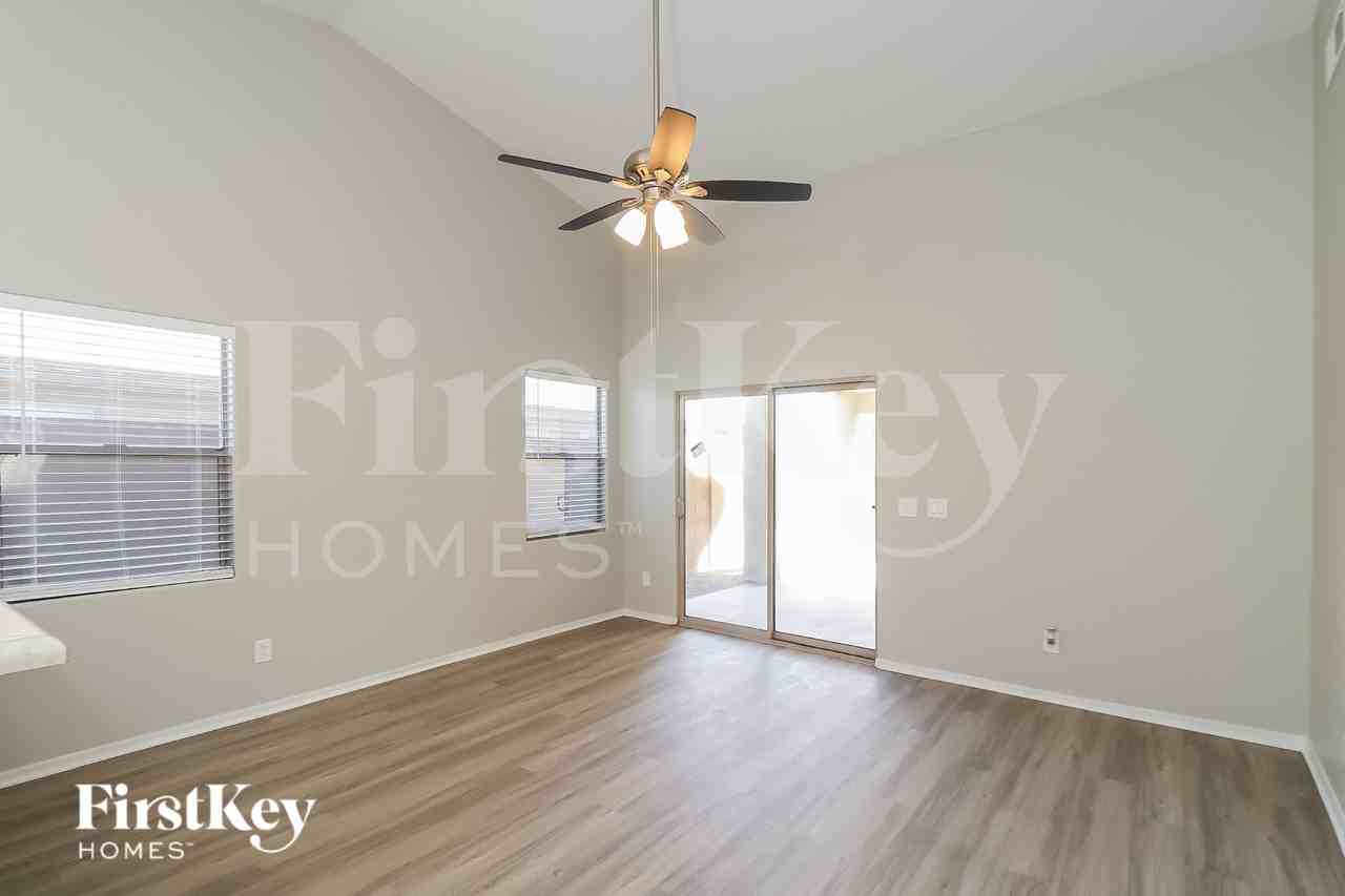7209 S 45th Ave - Photo 5 of 15