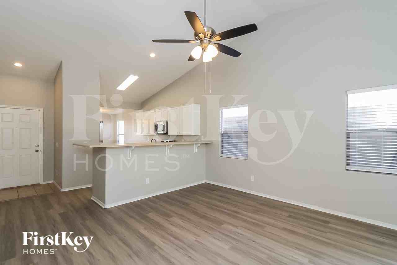 7209 S 45th Ave - Photo 6 of 15