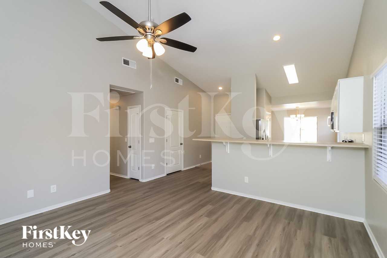 7209 S 45th Ave - Photo 7 of 15