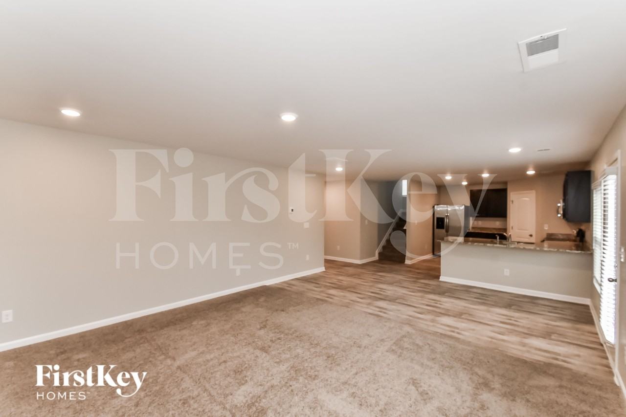 3006 Chris Cir - Photo 2 of 15