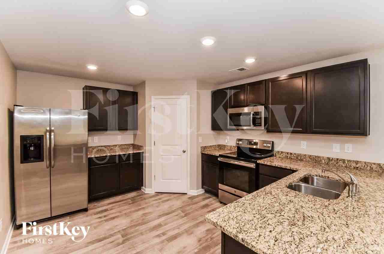 3006 Chris Cir - Photo 4 of 15