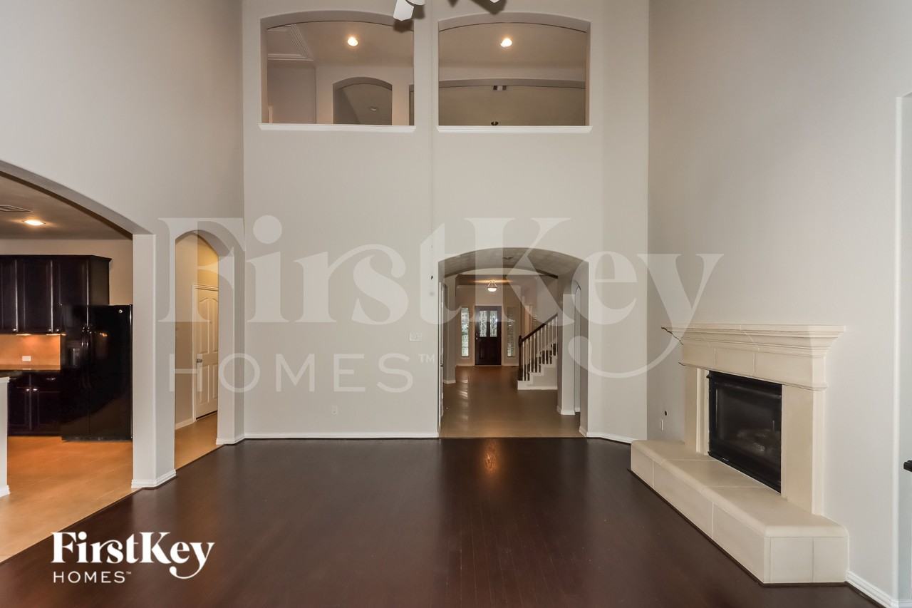 2807 Angela Way Dr - Photo 4 of 16